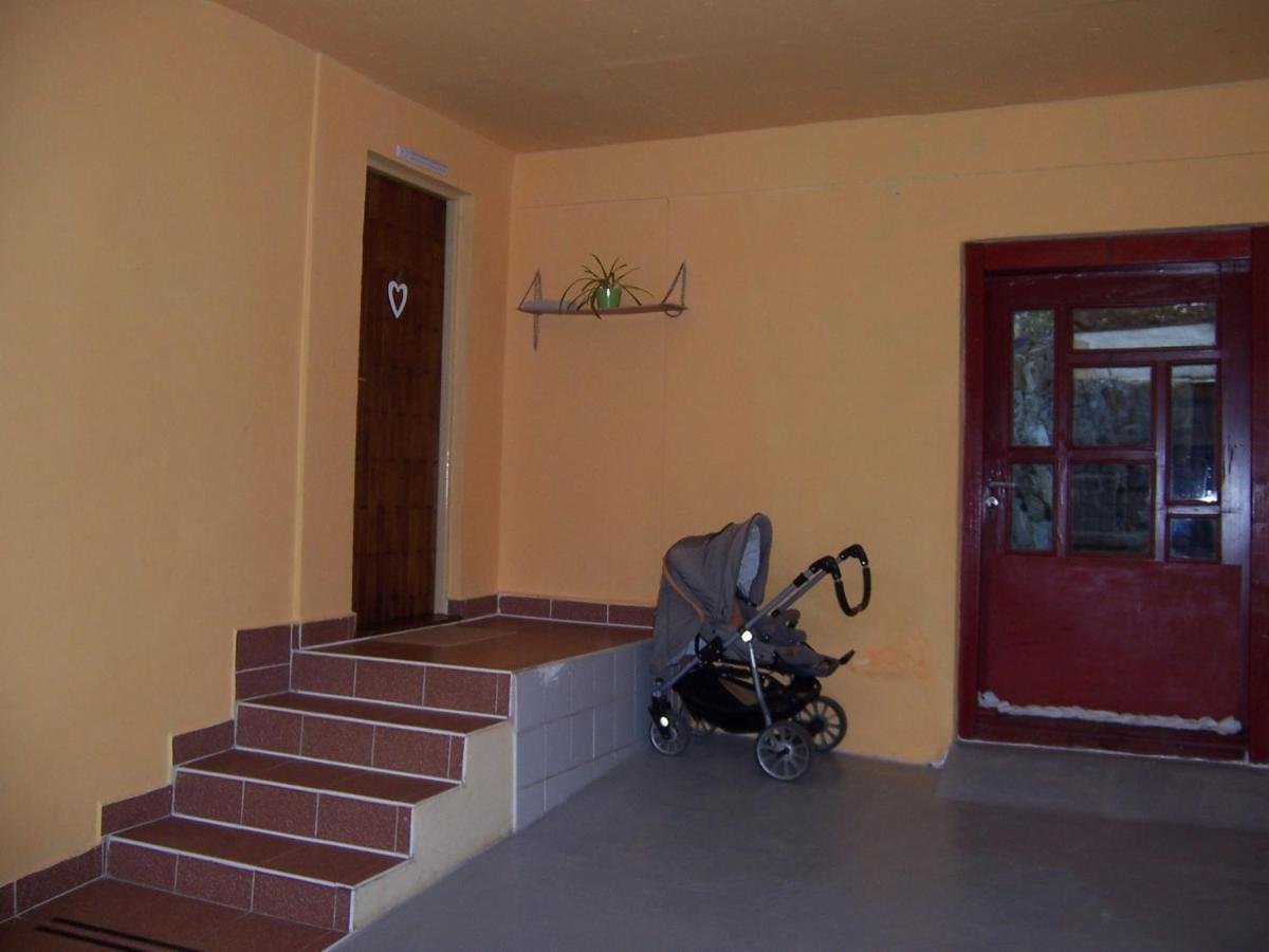 Salas-Dum Pro Spolecnou Dovolenou Az 11 Osob Экстерьер фото
