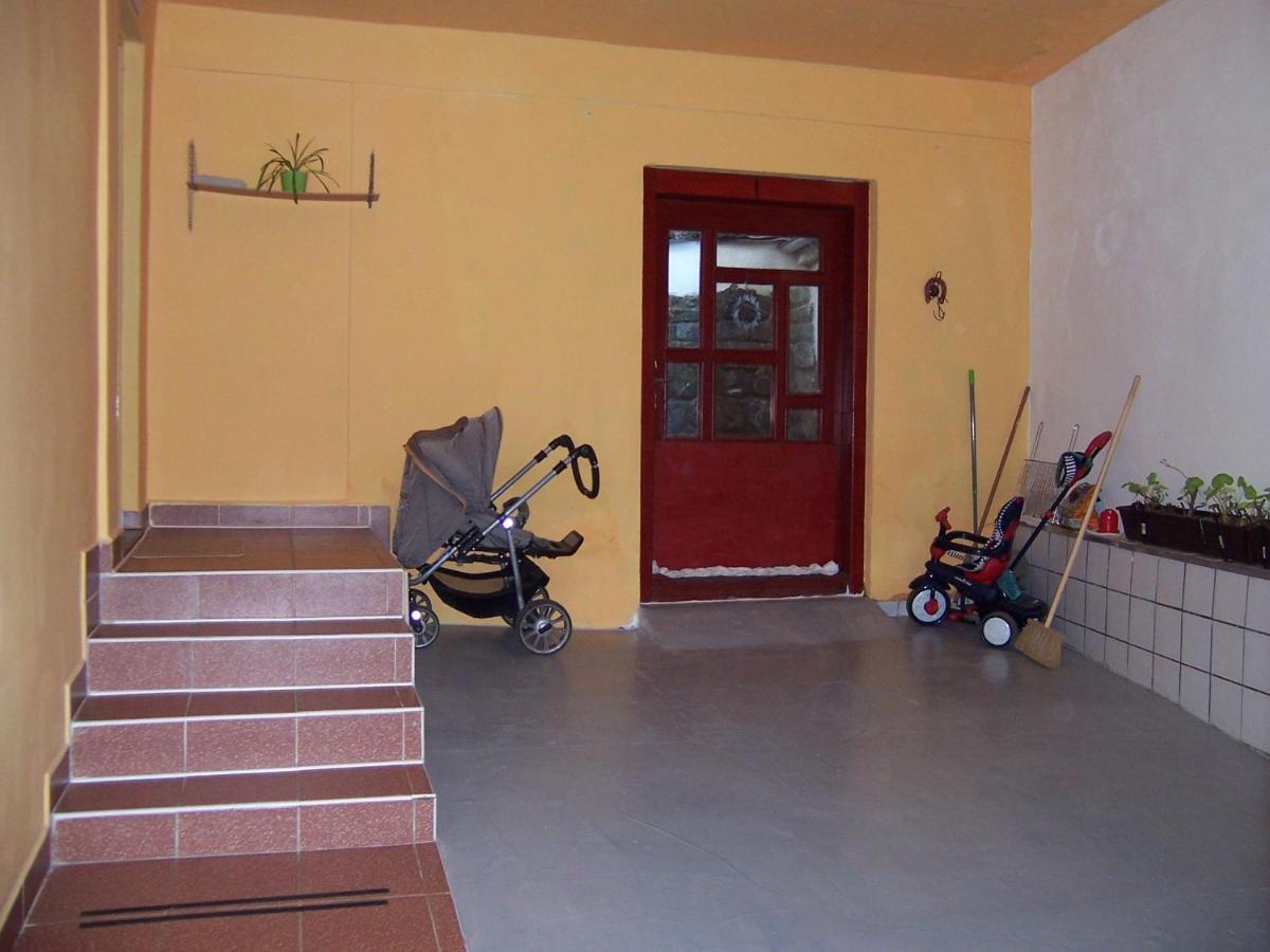 Salas-Dum Pro Spolecnou Dovolenou Az 11 Osob Экстерьер фото